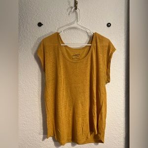 Mustard yellow tee